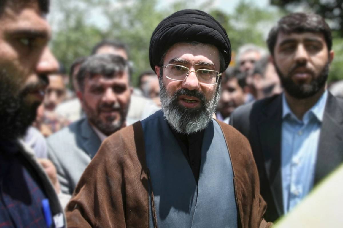 ஈரானின் புதிய உச்சத்தலைவராக காமெனியின் மகன் மொஜ்தபா தேர்வு - யார் இவர்? | Ali Khamenei Son Mojtaba Iran New Supreme Leader