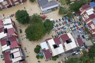 மலேசியாவில் வரலாறு காணாத கனமழை! வெள்ளத்தில் மூழ்கி 46 பேர் பலி!