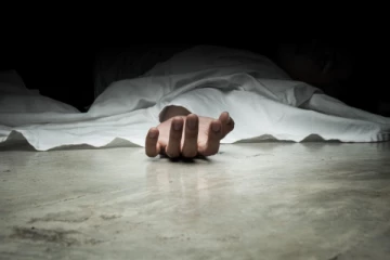 தகாத உறவால் மனைவி கோடாரியால் தாக்கியதில் கணவன் பலி