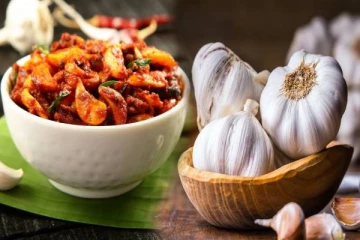 garlic pickle : பார்த்தாலே பசி எடுக்கும் பூண்டு ஊறுகாய்... எளிமையாக எப்படி செய்வது?