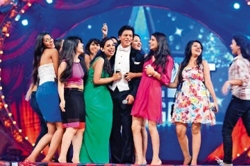 ஏம்மா நான் அதுக்கு சரிபட்டு வரமாட்டேன் வேற ஆளப்பாரு : ரசிகைக்கு ஷாக் கொடுத்த ஷாருக்கான்