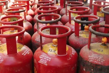 சரமாரியாக குறைந்த சிலிண்டர் விலை - எவ்வளவு தெரியுமா?