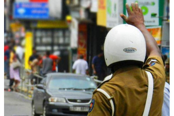 வாகன சாரதிகளுக்கு பொலிஸார் விடுத்த விசேட அறிவித்தல்! | A Special Announcement By The Police To Motorists