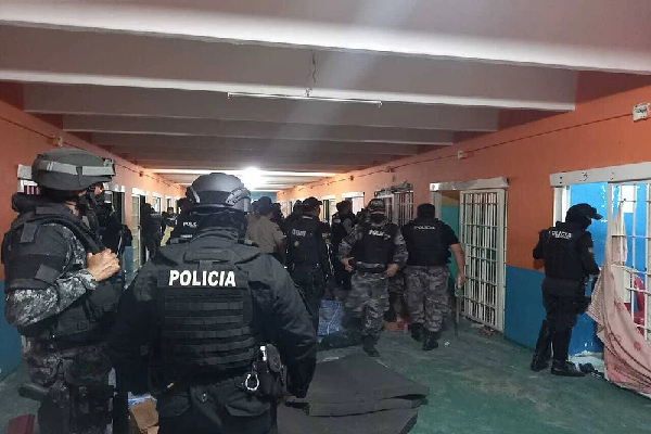 வெளிநாடொன்றில் சிறையில் ஏற்பட்ட வன்முறை பலர் பலி | Ecuador Prison Rioting வெளிநாடொன்றில் சிறையில் ஏற்பட்ட வன்முறை பலர் பலி | Ecuador Prison Rioting