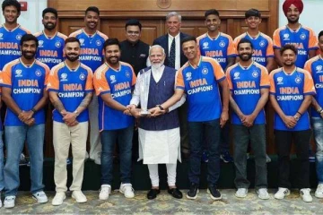 இந்திய அணியின் வெற்றிக்கிண்ணத்தை தொடாத இந்திய பிரதமர்