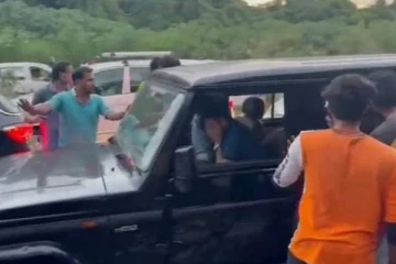 முஸ்லிம் நண்பர்களுடன் பயணித்த இந்து மாணவர்கள் மீது பயங்கர தாக்குதல்