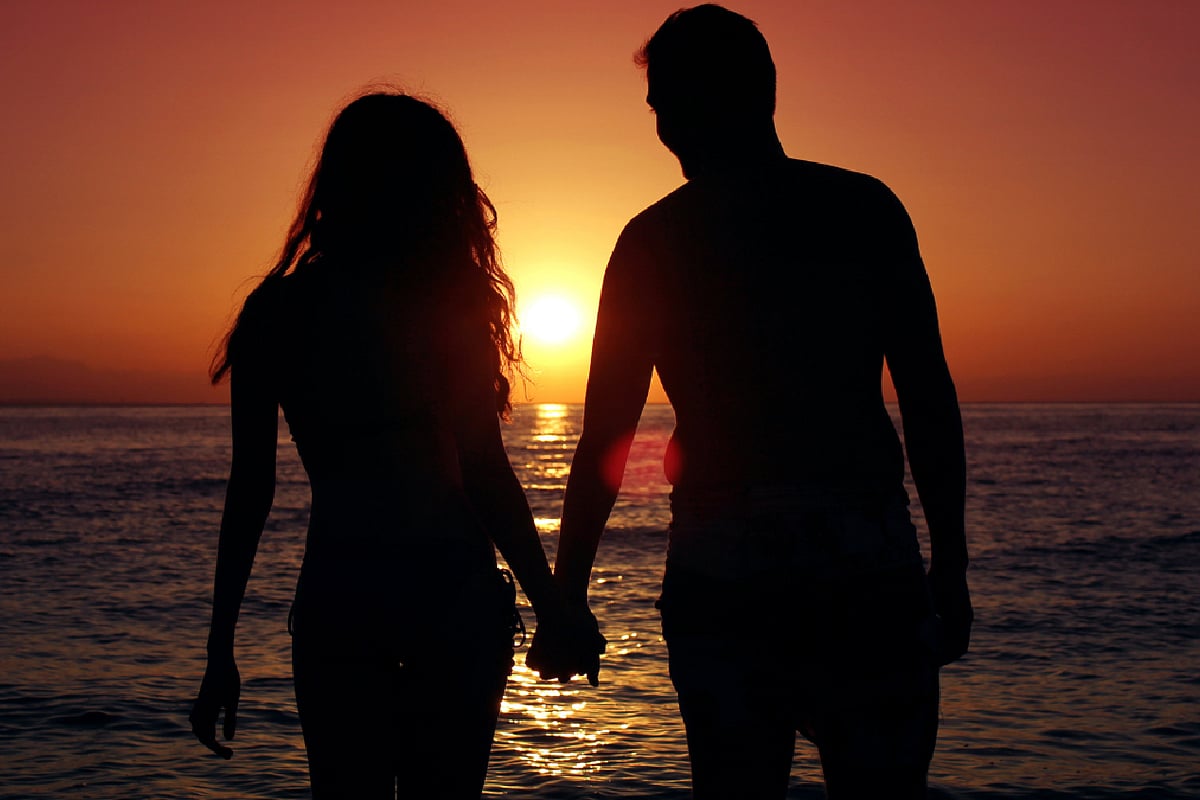 சினிமா பாணியில் இளம் தம்பதியின் கொடூர செயல் | Couple S Shocking Act On Women