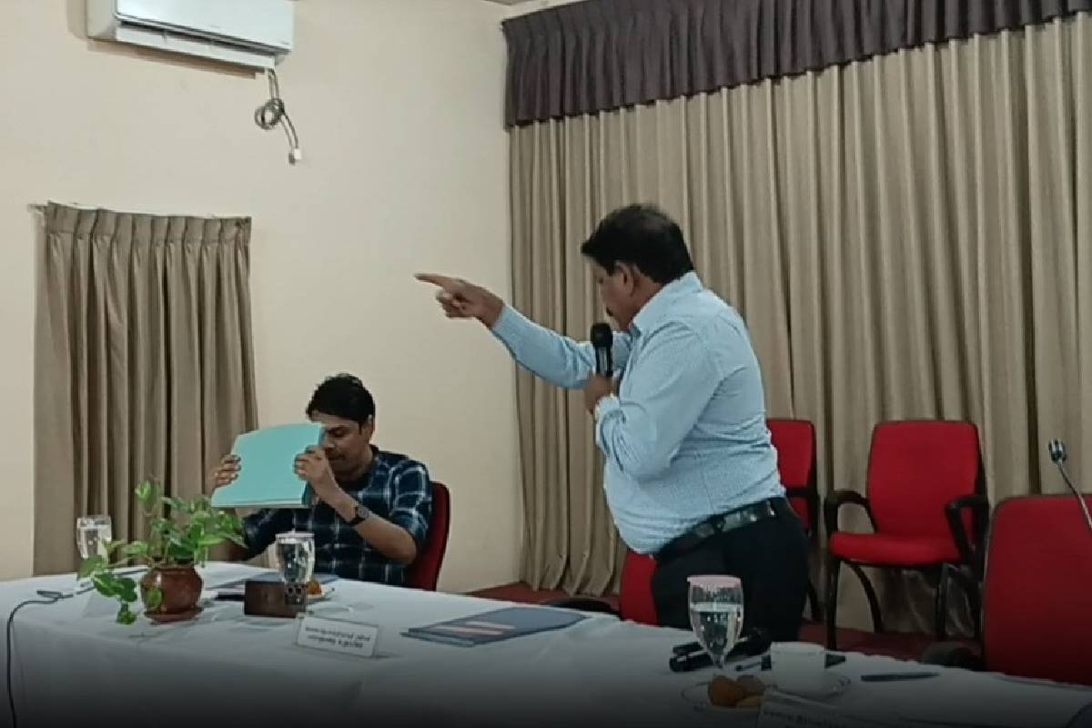 கிளிநொச்சி DCC கூட்ட விவகாரம் : ரஜீவன் எம்.பியின் கருத்தால் வெடித்த சர்ச்சை | Archchuna Mp Chandrasekar Argument In Kilinochchi கிளிநொச்சி DCC கூட்ட விவகாரம் : ரஜீவன் எம்.பியின் கருத்தால் வெடித்த சர்ச்சை | Archchuna Mp Chandrasekar Argument In Kilinochchi