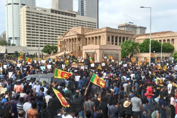 අරගලයට පැය 48යි : ජංගම වැසිකිලි පහසුකම් සැපයුවටත් ලෙඩක් වැටෙයි (PHOTOS)