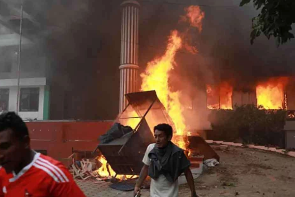 நேபாளத்தில் வெடித்த போராட்டம்; இலங்கையர்களின் நிலை என்ன? | Protests Erupt In Nepalstatus Sri Lankan Students