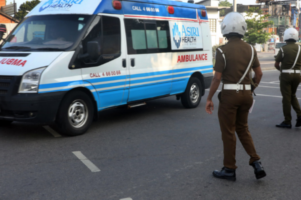 கண்மூடித்தனமான கத்திக்குத்து தாக்குதலில் பெண்கள் உட்பட 7 பேர் வைத்தியசாலையில் | 4 Women And 4 Men Hospitalized In Stabbing Attack