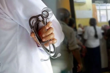 வைத்தியர்களுக்கான இடமாற்றத்தால் முடங்கும் வாய்ப்பில் பல வைத்தியசாலைகள்