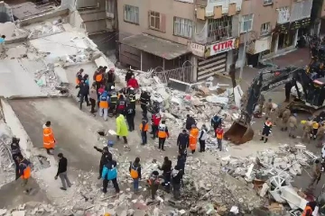 துருக்கி இடிபாடுகளில் தொடரும் மீட்பு பணி: 12 நாட்களுக்கு பிறகு 4 பேர் மீட்பு