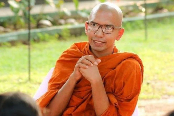 சிறைக்குள் திடீர் சுகயீனம்.. திருகோணமலை வைத்தியசாலையில் அனுமதிக்கப்பட்டுள்ள கஸ்ஸப தேரர் | Balangoda Kassapa Thero Admitted Hospital