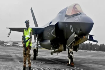 இந்தியாவில் இருந்து புறப்பட்டது இங்கிலாந்தின் போர் விமானம்!