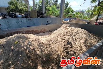 சட்டவிரோத மணல் அகழ்வு: கைப்பற்றப்பட்ட இரு உழவு இயந்திரங்கள்