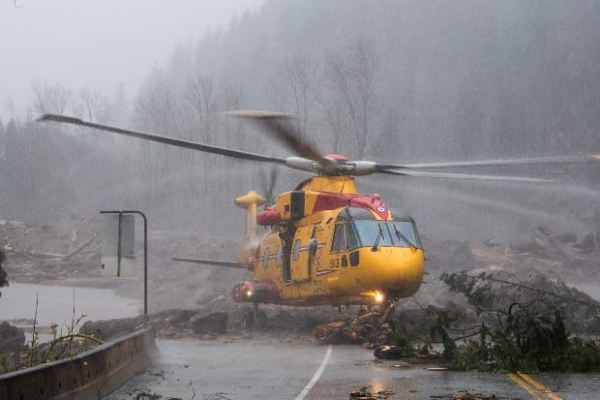 கனடாவில் ஹெலிகொப்டர் விபத்து : மூன்று பேர் பலி | Helicopter Crash In Canada Three Killed