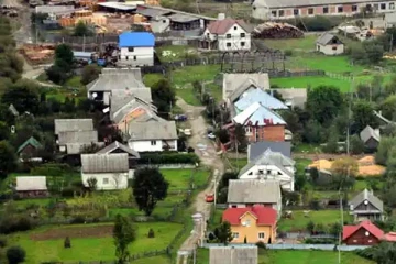 உலகில் திகிலூட்டும் மர்ம இடங்கள்: தங்க ஈட்டி பாம்பு கேள்விப்பட்டதுண்டா?