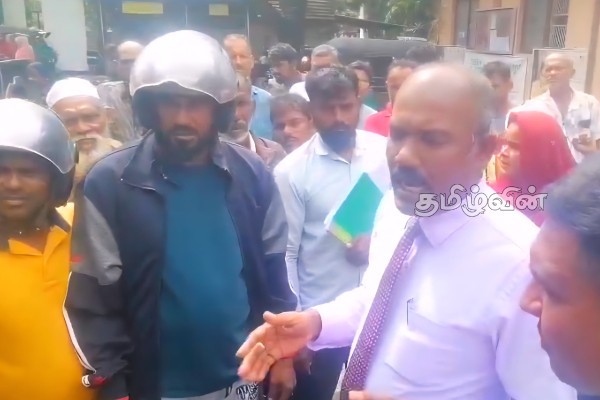 ​கிண்ணியாவில் விவசாயிகள் கவனயீர்ப்பு போராட்டம்! மானிய உரம் மற்றும் வெள்ள நிவாரணம் கோரி கோஷம் | Farmers Protest In Kinniya