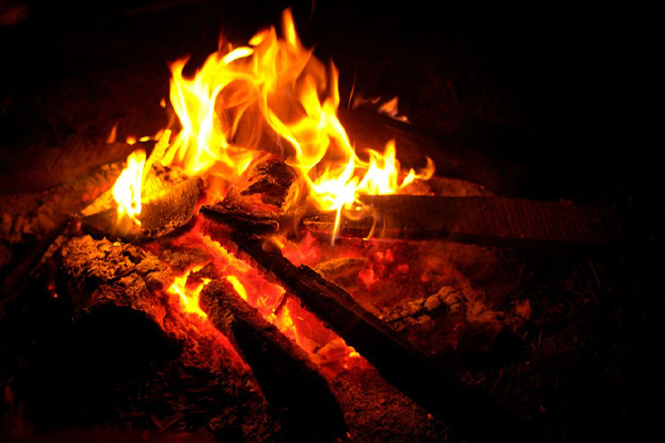 தீயினால் ஒரே குடும்பத்தை சேர்ந்த ஐவர் பலி | Five Members Of The Same Family Died In The Fire