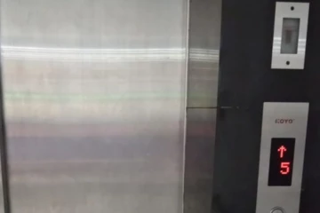 රෝහලේ විදුලි සෝපානය අක්‍රීය වෙයි - රෝගීනුත් ඇතුළේ