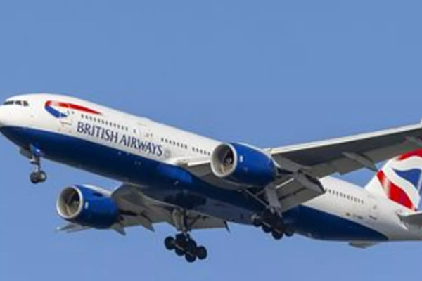 நடுவானில் விமானத்தில் வெளியேறிய புகை ; உயிர் தப்பிய 142 பேர் | Smoke Released Inside Plane Over The Midair