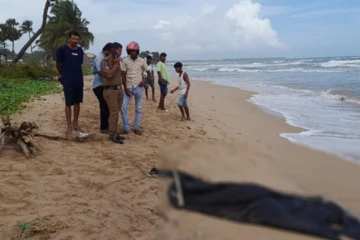 வாகரை கடற்கரையில் உருக்குலைந்த நிலையில் சடலம்