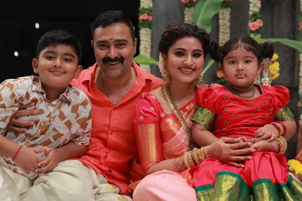 சினேகா - பிரசன்னா குடும்பத்தின் பொங்கல் கொண்டாட்டத்தை பாருங்க... வைரல் புகைப்படங்கள்! | Actress Sneha And Prasanna Pongal Photos Viral சினேகா - பிரசன்னா குடும்பத்தின் பொங்கல் கொண்டாட்டத்தை பாருங்க... வைரல் புகைப்படங்கள்! | Actress Sneha And Prasanna Pongal Photos Viral