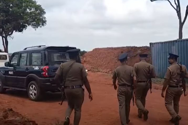 வில்பத்து அருகே மாபெரும் இல்மனைட் அகழ்வு ஊழல்: வலானா பணிக்குழுவினால் முற்றுகை | Massive Ilmenite Mining Scandal Near Wilpattu