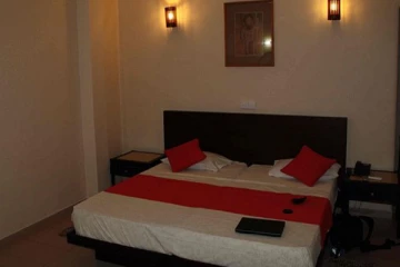 மோசமான காணொளி; இளம் தம்பதியின் முகம் சுழிக்கவைத்த செயல்!