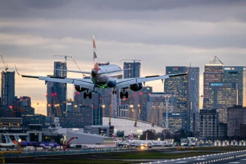 லண்டனில் விமானங்கள் பறக்கத் தடை