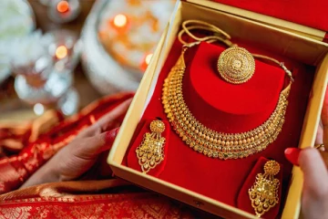 தங்க விலையில் சடுதியான மாற்றம் : வாங்கவுள்ளோருக்கு மகிழ்ச்சி தகவல் (08-11-2024)