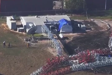 அமெரிக்காவில் கோபுரத்தின் மீது மோதிய ஹெலிகொப்டர் ; குழந்தை உட்பட4 பேர் பலி