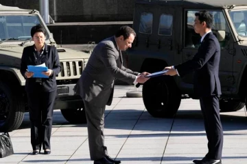 உக்ரைனுக்கு 100 இராணுவ வாகனங்களை வழங்கிய ஜப்பான்!