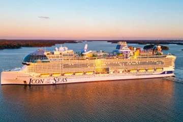 முதல் பயணத்தை ஆரம்பித்த உலகின் மிகப்பெரிய கப்பல்