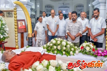 பேராசிரியர் திஸ்ஸ விதாரணவின் பூதவுடலுக்கு ஜனாதிபதி அஞ்சலி