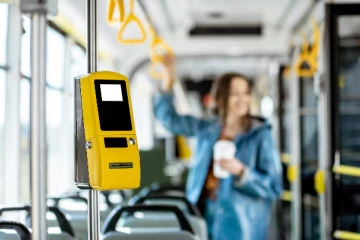 பேருந்து நடத்துனர்களுக்கு பதிலாக தானியங்கி டிக்கெட் வழங்கும் முறை