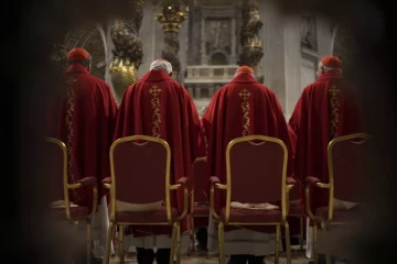 හිස් වූ පාප් ධුරයට නව තෝරාගැනීමක්