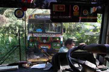 பேருந்தை ஓட்டிச் சென்ற போது சாரதிக்கு ஏற்பட்ட மாரடைப்பால் மரணம்