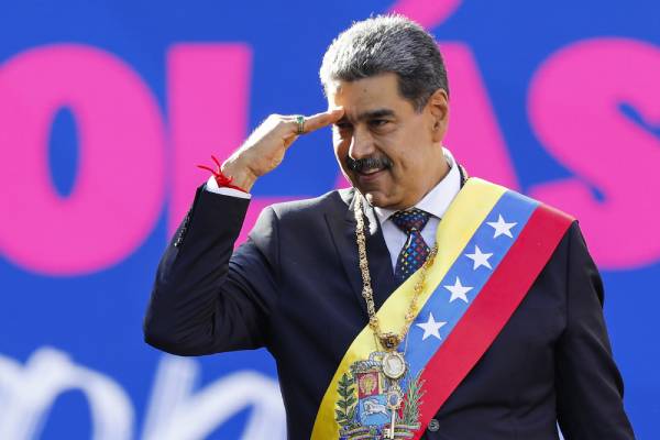 கரீபியன் கடற்பரப்பில் போர் பதற்றம்: அமெரிக்காவின் தாக்குதல்களுக்குப் பின் மதுரோவின் அதிரடி அறிவிப்பு | Maduro Open To Talks With Us Amid Tensions