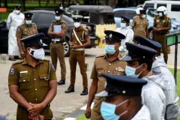 பொலிஸ் நிலையத்தை முற்றுகையிட்ட குழுவினர்