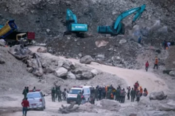 இந்தோனேசியாவில் கல் குவாரி இடிந்து விபத்து ; 10 பேர் பலி