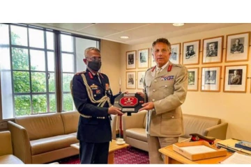 பிரித்தானியாவின் முப்படை தளபதியை சந்தித்த இந்திய இராணுவ தளபதி! என்ன காரணம் தெரியுமா?