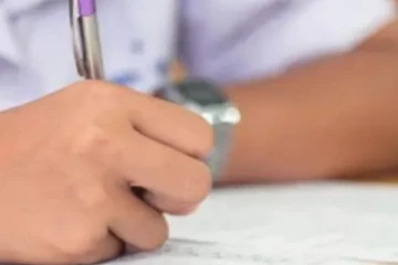 සිසුන් පිරිසක් මානව හිමිකම් කොමිසමට යයි..