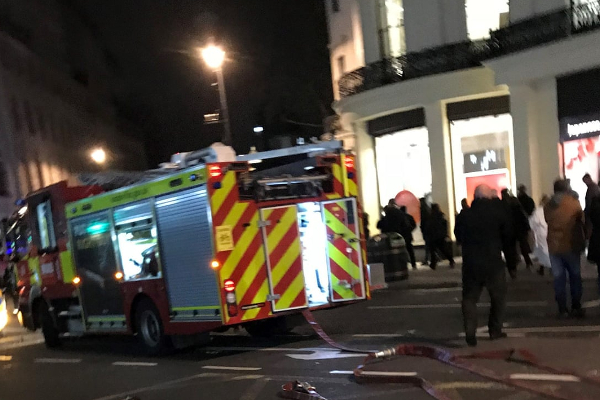 லண்டன் மத்திய பகுதியில் பதற்றம் - அவசரமாக வெளியேற்றப்பட்ட மக்கள் - ஐபிசி தமிழ்