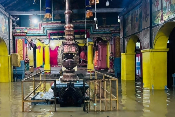 மட்டக்களப்பு பிரபல ஆலயத்துள் புகுந்த வெள்ளம்! | Siththandi Temple Temple In Batticaloa