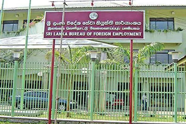 நாட்டை விட்டு வெளியேறும் மக்களின் எண்ணிக்கை தொடர்பில் அதிர்ச்சி தகவல் | Massive Increase Inumber People Leaving Sri Lanka