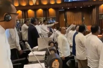 முன்னறிவிப்பின்றி நாடாளுமன்றம் சென்ற கோட்டாபய - “கோ ஹோம் கோட்டா” என கொந்தளித்த எதிர்த்தரப்பு!