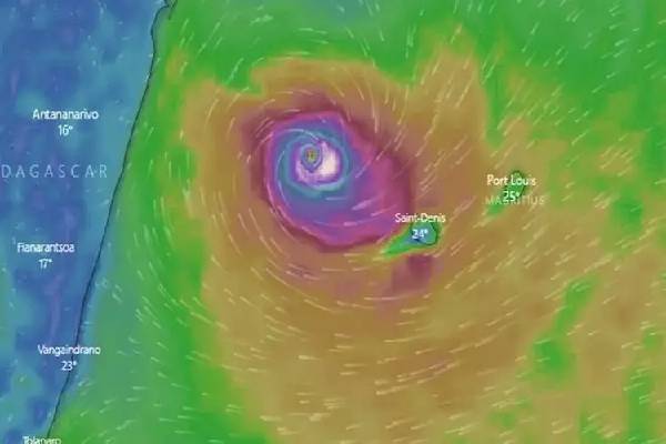 Super tropical cyclone in the Indian Ocean