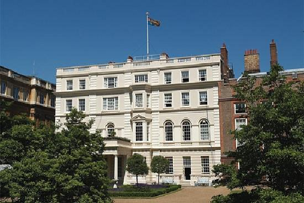 பக்கிங்காம் அரண்மனை வேண்டாம்: மன்னர் சார்லஸ் முடிவு | Charles Decide Use Buckingham Palace Only Office